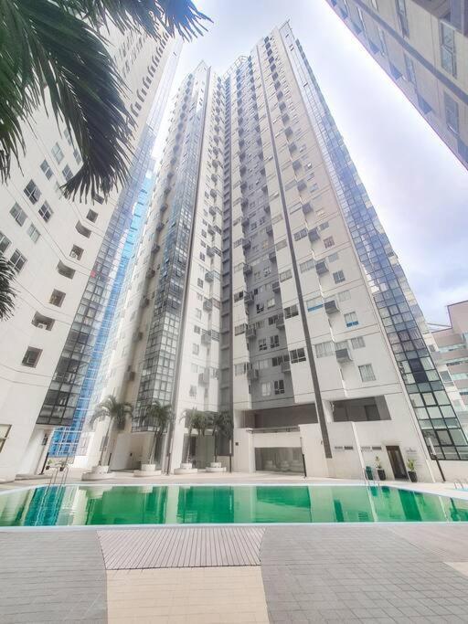 Bgc Taguig Cozy 2 Bedroom Loft, With Stunning Bgc Skyline View! マニラ市 エクステリア 写真